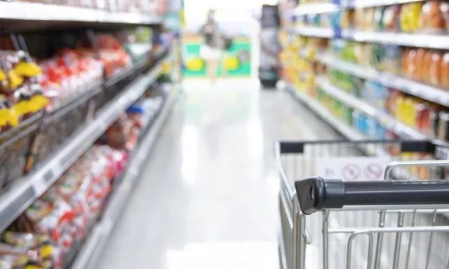 Κύπρος: Αδειάζουν τα ράφια στα σούπερ μάρκετ - Ουρές στα πρατήρια