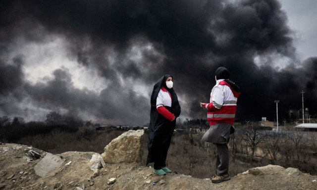 Wall Street Journal: Oι σύμβουλοι του Τραμπ τον πιέζουν να βρει την έξοδο κινδύνου από το Ιράν