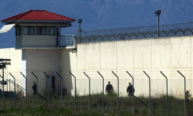 Πτήση drone πάνω από τις φυλακές Τρικάλων - Φρουροί κατάφεραν να το καταρρίψουν