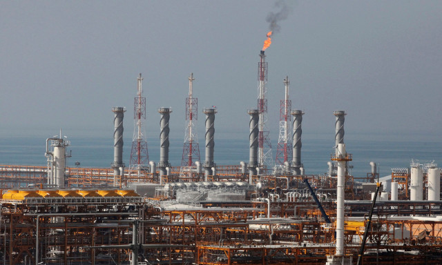 Εκτός ελέγχου η τιμή του πετρελαίου με ιστορικό «άλμα» 24% – Πάνω από τα 114 δολάρια το Brent