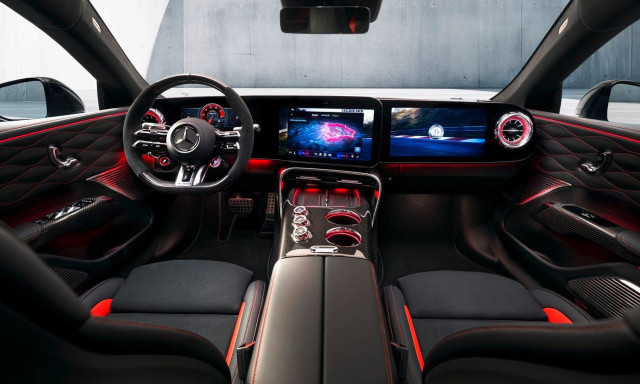 Αυτό θα βλέπουν οδηγός και επιβάτες της νέας Mercedes-AMG GT 4-Door Coupe
