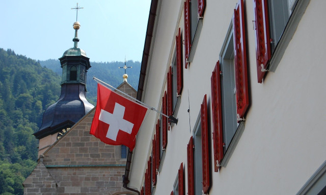 Ελβετία: Με δημοψήφισμα καταργείται η «ποινή γάμου» - Ξεχωριστή φορολογία πλέον για τα ζευγάρια