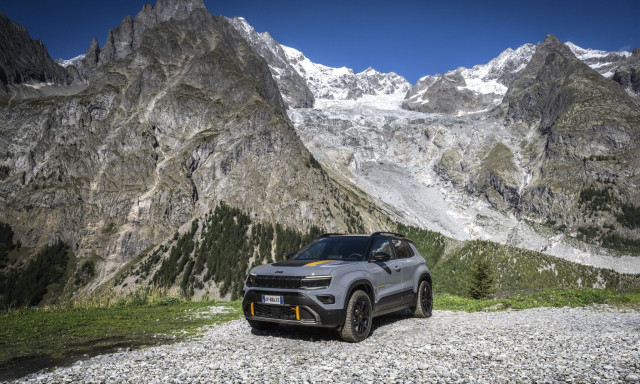 Jeep: Το Avenger 4xe στον Παρνασσό και στο φυσικό του περιβάλλον