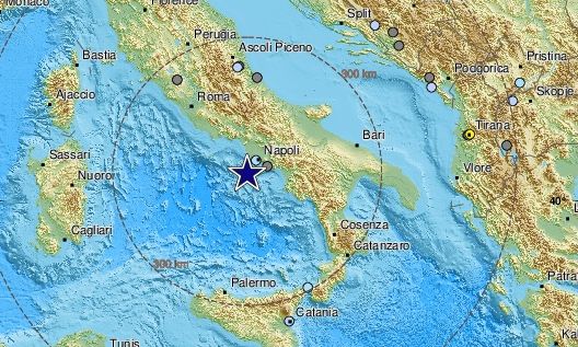 Ιταλία: Ισχυρός σεισμός 6 Ρίχτερ κοντά στη Νάπολη – Στους δρόμους οι κάτοικοι