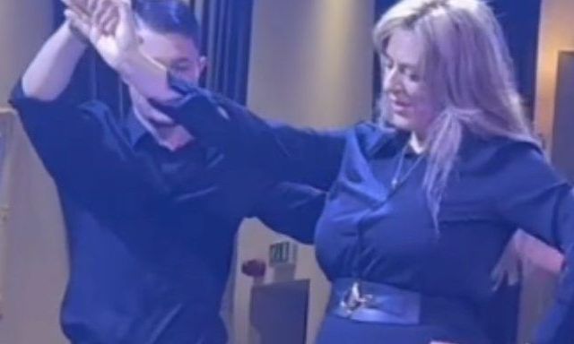 Kρήτη: Ο συγκινητικός χορός ενός γιου με τη μητέρα του που «λύγισε» το διαδίκτυο