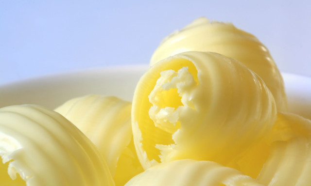 Λίγοι ξέρουν τα 4 σημάδια ότι το βούτυρο έχει χαλάσει — Τι σημαίνουν οι ημ/νίες λήξης στην ετικέτα