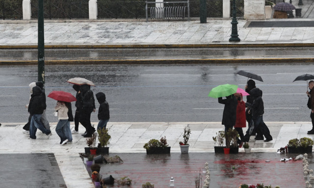 Καιρός: Ο αντικυκλώνας εξασθενεί, οι βροχές έρχονται - Πότε αναμένεται νέα επιδείνωση