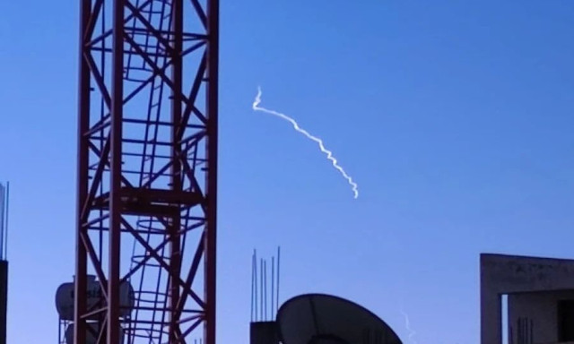 Κύπρος: Τι είναι οι λάμψεις που φαίνονται στον ουρανό και πώς σχετίζονται με τον πόλεμο