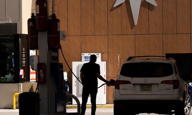 Οι Ευρωπαίοι οδηγοί θα πληρώσουν 220 ευρώ έξτρα το χρόνο λόγω του πολέμου στο Ιράν