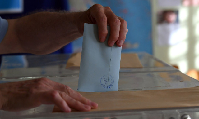 Δημοσκόπηση Real Polls: Στις 16,3 μονάδες διαφορά ΝΔ - ΠΑΣΟΚ - Κατακερματισμένη η Αριστερά