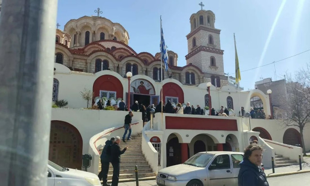 Θεσσαλονίκη: «Τη μία μέρα τον είχα, την επόμενη τον έχασα»- Ράγισαν καρδιές στην κηδεία του 25χρονου