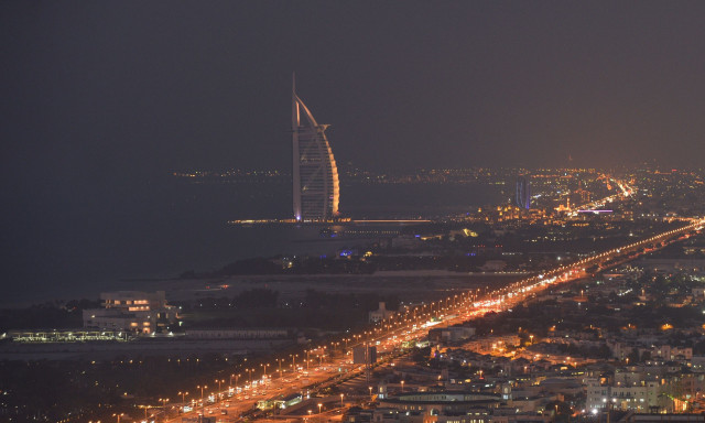 Η φούσκα έσκασε: Πώς οι πύραυλοι του Ιράν αποκάλυψαν τη χλιδάτη μπλόφα των ΗΑΕ