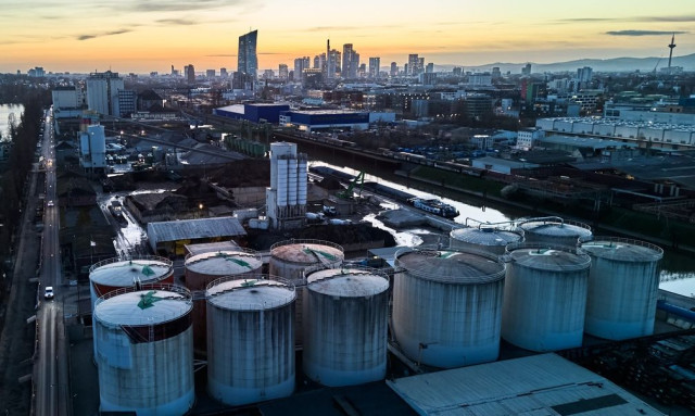 Οι ΗΠΑ αίρουν για ένα μήνα τις κυρώσεις στο ρωσικό πετρέλαιο