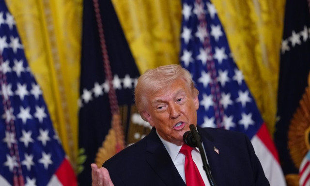 Τραμπ: Κατεστραμμένος, αλλά ζωντανός «σε κάποια μορφή» ο νέος ηγέτης του Ιράν 