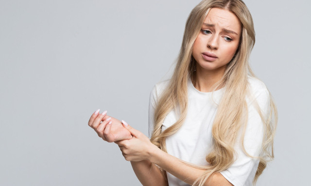 Σύνδρομο καρπιαίου σωλήνα: Τα πρώιμα σημάδια που πολλοί αγνοούν