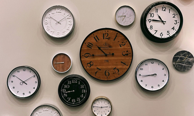 Αλλαγή ώρας 2026: Η μέρα που θα γυρίσουμε τα ρολόγια μας μία ώρα μπροστά