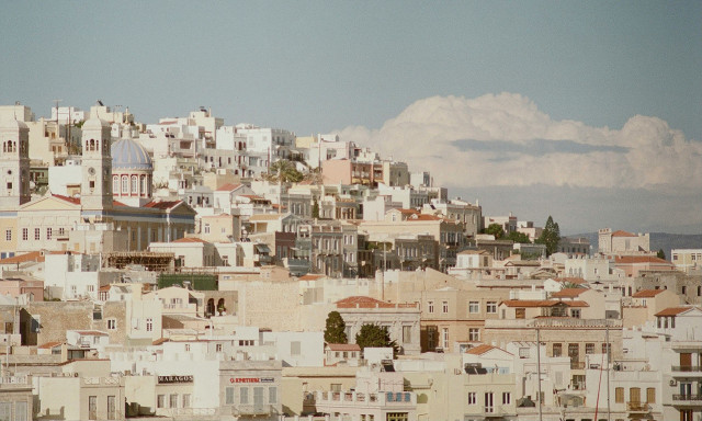 Γιατί η Σύρος δεν είναι μόνο καλοκαιρινός προορισμός