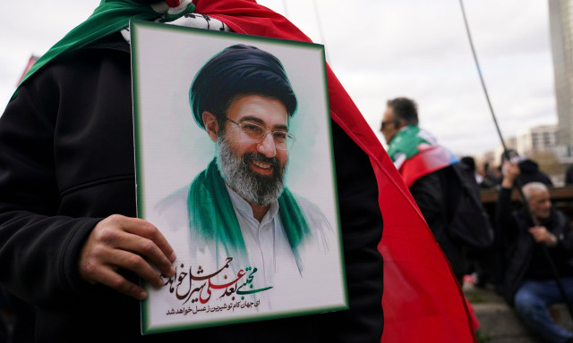 Μοτζτάμπα Χαμενεΐ: Φήμες ότι φυγαδεύτηκε τραυματισμένος στη Μόσχα για χειρουργική επέμβαση