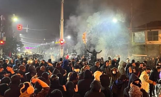 Περιγραφές φρίκης: Ιρανοί πράκτορες βίασαν ομαδικά δύο νοσοκόμες επειδή βοήθησαν διαδηλωτές