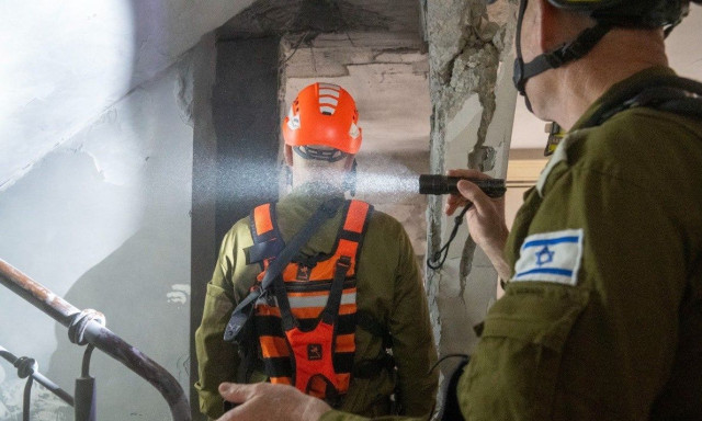 Ισραήλ: Βίντεο και φωτογραφίες από τις καταστροφές που προκάλεσαν ιρανικοί πύραυλοι σε σπίτια