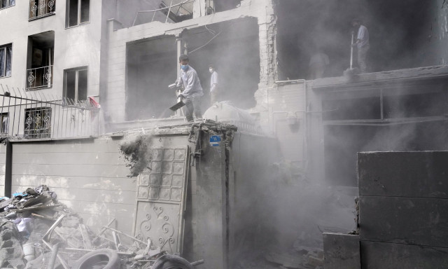 Liveblog: «Πόλεμος» για τα Στενά του Ορμούζ - 17 ημέρες ανελέητο σφυροκόπημα στη Μέση Ανατολή, θραύσματα στον Ναό της Αναστάσεως