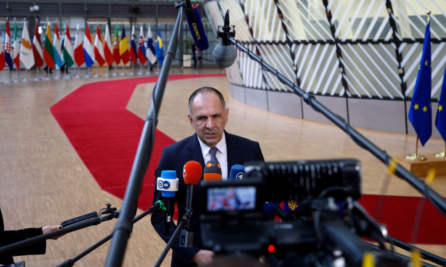 Γεραπετρίτης για Στενά του Ορμούζ: Το Ιράν να σεβαστεί το Δίκαιο της Θάλασσας