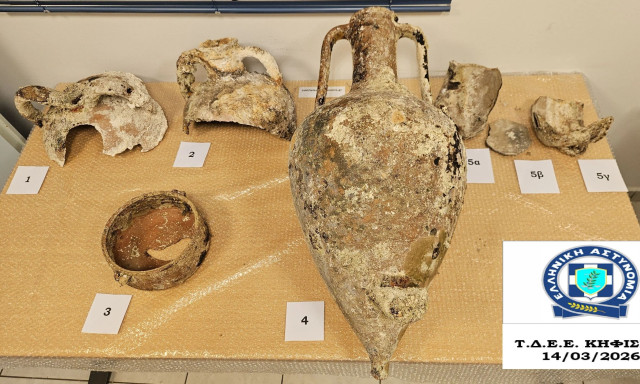 Κηφισιά: Χειροπέδες σε 50χρονο - Είχε στην κατοχή του αρχαίους αμφορείς