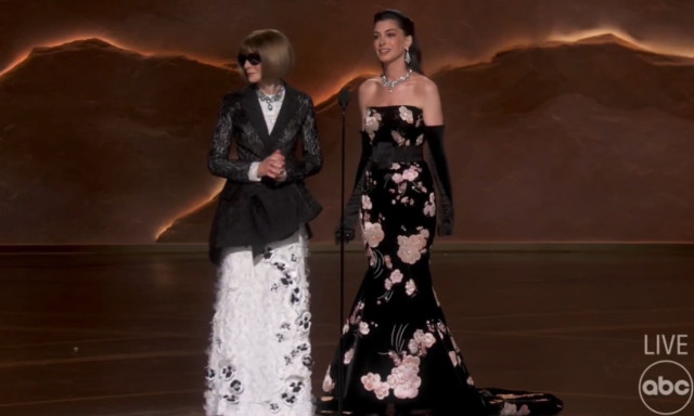 Όσκαρ 2026: Αν Χάθαγουεϊ και Άννα Γουίντουρ αναβίωσαν το «Ο Διάβολος Φοράει Prada» στη σκηνή