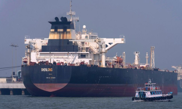 Πώς μερικά πλοία διασχίζουν κρυφά τα Στενά του Ορμούζ