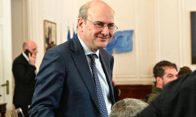 Χατζηδάκης: 25 παρεμβάσεις για ευάλωτα νοικοκυριά και μικρομεσαίες επιχειρήσεις - Παραδείγματα 