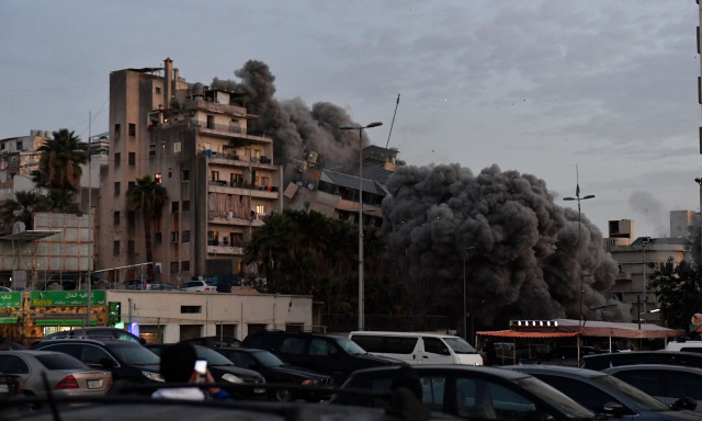 Λίβανος: Κατάρρευση κτηρίου μετά από ισραηλινό πλήγμα στη Βηρυτό