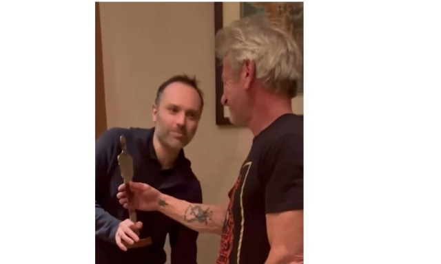 Σον Πεν: Δεν έμεινε χωρίς Όσκαρ ο ηθοποιός - Προτίμησε το ατσάλινο των Ουκρανών