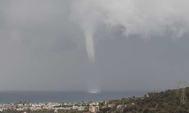 Εντυπωσιακός υδροστρόβιλος στη θάλασσα του Ρεθύμνου