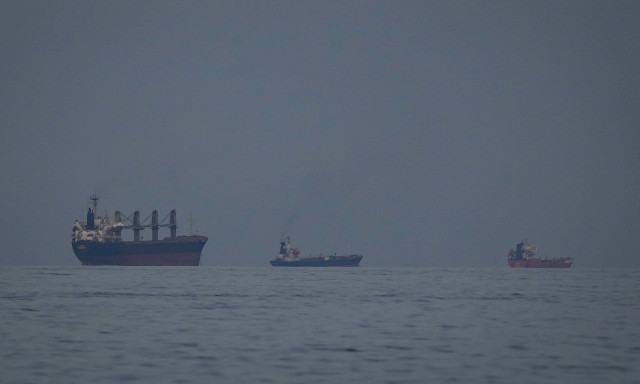 CENTCOM: Πλήγματα με βόμβες 5.000 λιβρών σε ιρανικές πυραυλικές θέσεις κοντά στα Στενά του Ορμούζ