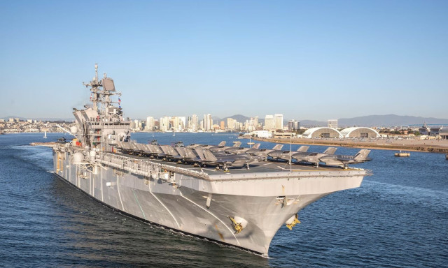 USS Tripoli: Στα ανοιχτά της Σιγκαπούρης το πλοίο με τους Αμερικανούς πεζοναύτες για τη Μέση Ανατολή