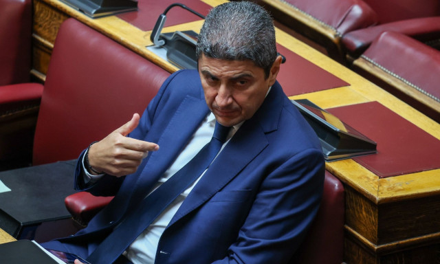 Eπίθεση ΠΑΣΟΚ κατά Αυγενακη: Συνεργάτες του φέρονται να εμπλέκονται σε κύκλωμα εμπορίας ανθρώπων