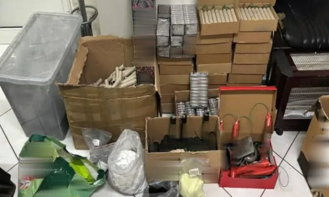 Άγιος Δημήτριος: 16χρονος έφτιαχνε και πουλούσε κροτίδες μέσα από το δωμάτιό του