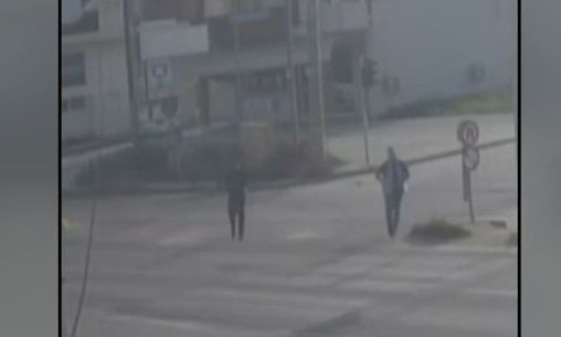 Νέα Μάκρη: Η στιγμή που Τούρκοι μαφιόζοι «ανοίγουν πυρ» στη μέση του δρόμου - Βίντεο ντοκουμέντο