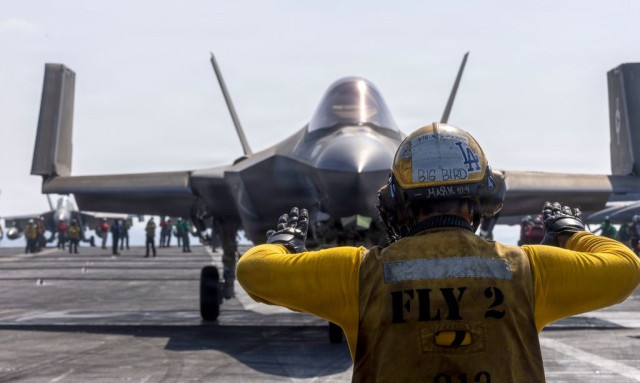 Περσικός: Έκτακτη προσγείωση για F-35 - Χτυπήθηκε από ιρανικό πύραυλο