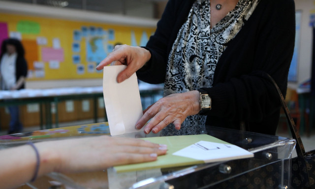 Δημοσκόπηση Metron Analysis: Το πολιτικό τοπίο με φόντο τον πόλεμο στο Ιράν - Κέρδη για ΝΔ και ΠΑΣΟΚ