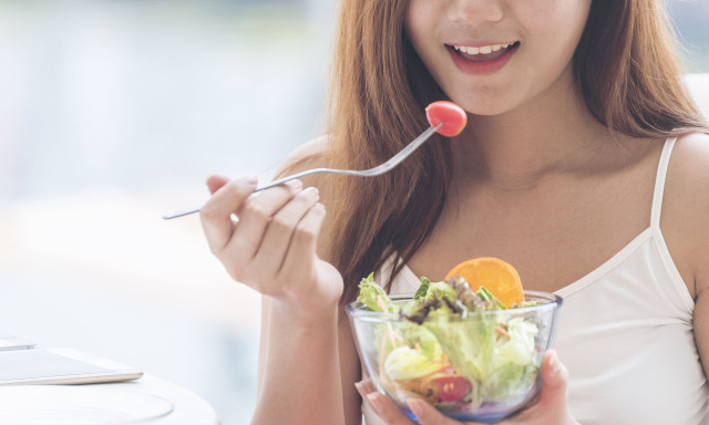 Τρώτε αρκετές φυτικές ίνες; Πώς επηρεάζουν τον κίνδυνο καρκίνου του παχέος εντέρου