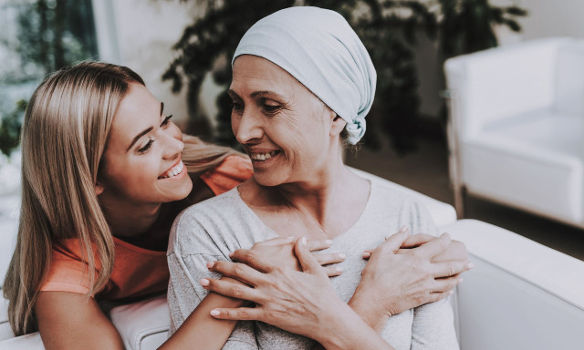 Έρευνα: Οι γυναίκες είναι 21% πιο πιθανό να επιβιώσουν από 12 τύπους καρκίνου – Ποιοι είναι