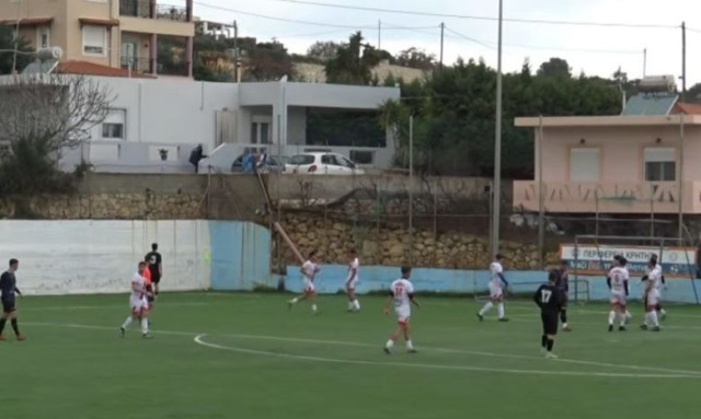 Viral στιγμιότυπο σε γήπεδο του Ρεθύμνου: Έστειλαν τη μπάλα κατευθείαν σε σπίτι