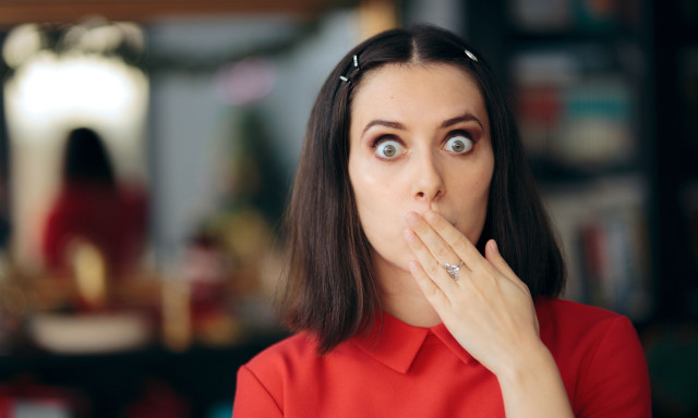 Πώς ξεκινάει ο λόξιγκας – 8 τρόποι να σταματήσει επιτόπου