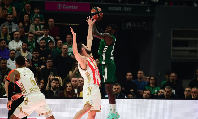 Παναθηναϊκός AKTOR - Ερυθρός Αστέρας 82-74: Ένα δεκάλεπτο ήταν αρκετό να... τρομάξει την Ευρώπη