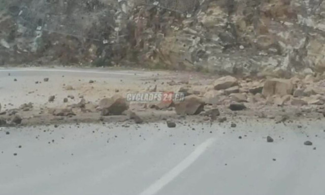 Ανησυχία στη Σαντορίνη λόγω των συνεχών κατολισθήσεων - Παραμένει κλειστό το λιμάνι