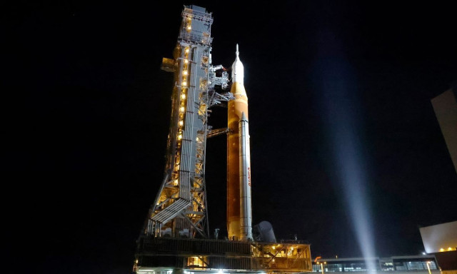 NASA: Προετοιμάζεται για την εκτόξευση του πυραύλου «Άρτεμις» στη Σελήνη