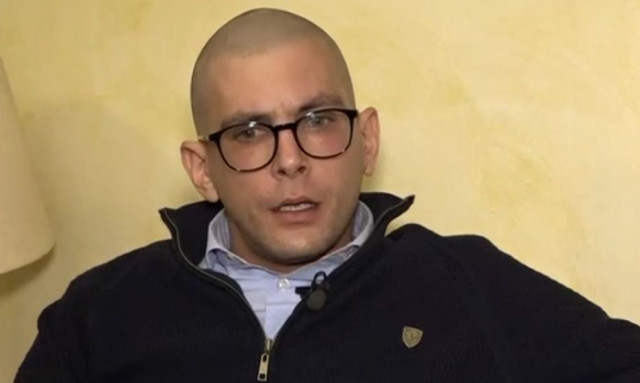 Ο δήμαρχος Αγίου Ευστρατίου χειρουργήθηκε για αφαίρεση όγκου – Τα χαμόγελα έξω από το νοσοκομείο