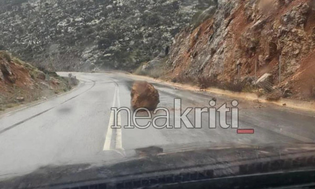 Κατολίσθηση στον δρόμο Ηρακλείου – Ανωγείων: Μεγάλος βράχος έκλεισε τη μία λωρίδα