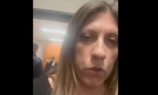 Βίντεο Κωνσταντοπούλου από την Λάρισα την ώρα που υπέβαλαν μήνυση Καρυστιανού και Ρούτσι